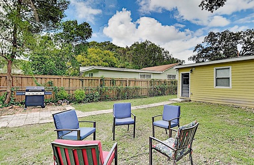 Old Seminole Heights Cottage | Cozy Casita | Fenced Yard with Grill & Firepit | Near Busch, USF & Downtown