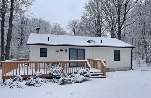 Tobyhanna House | Cozy Casita in Pocono Mountains.