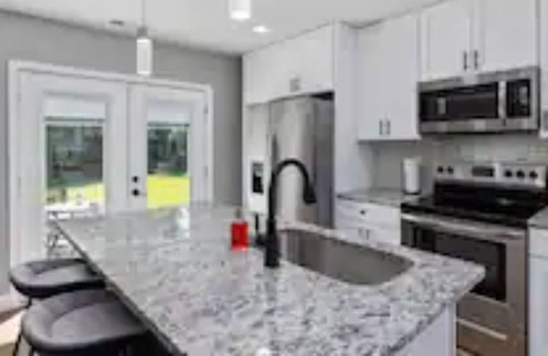 Greenfield Lake Estates House | Cozy Centrally Located 4-Bedroom 4-Bath Home