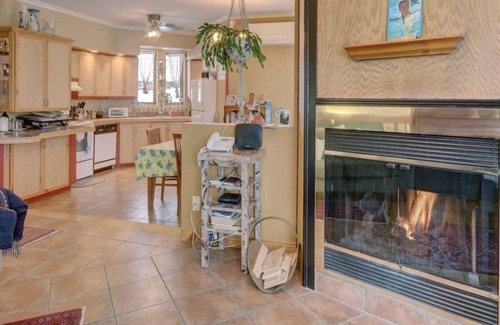 Sainte-Agathe-des-Monts Ski Chalet | Cozy Chalet near Mont Tremblant w/ Private Spa + Fireplace / Sleeps 6 / Nature