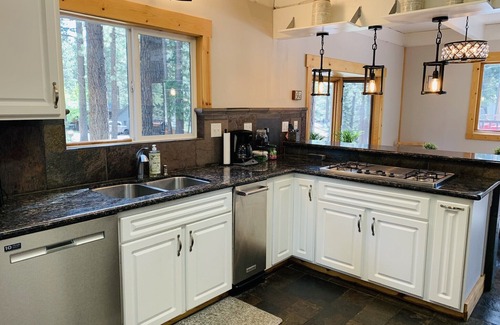 Country Club Estates House | Cozy Chalet & Dog Friendly!