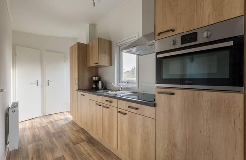 Breezand House | Cozy Chalet in Vrouwenpolder with garden