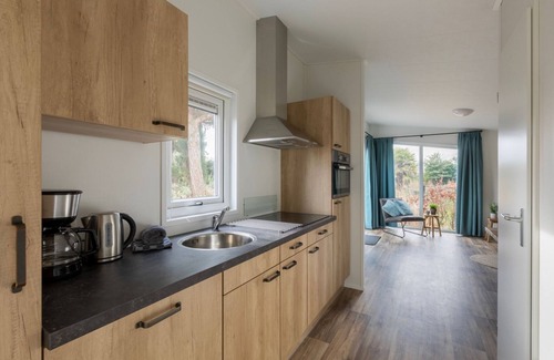 Breezand House | Cozy Chalet in Vrouwenpolder with garden