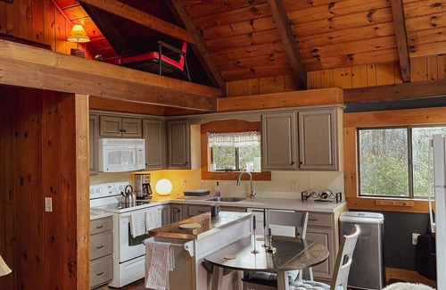 Center Lovell Ski Chalet | Cozy chalet near lakes and mountains. Pet friendly!
