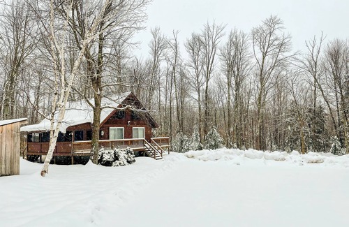 Center Lovell Ski Chalet | Cozy chalet near lakes and mountains. Pet friendly!