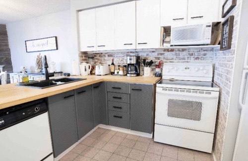 Huntsville Ski Chalet | Cozy Chalet overlooking the lake