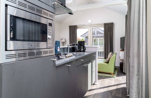 Akkrum Ski Chalet | Cozy chalet right on the water in Friesland