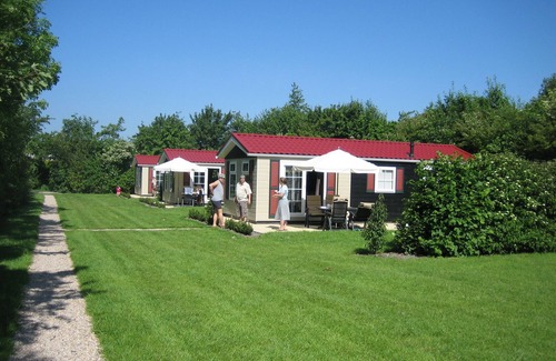Kamperland Ski Chalet | Cozy chalet surrounded by greenery near Banjaardstrand