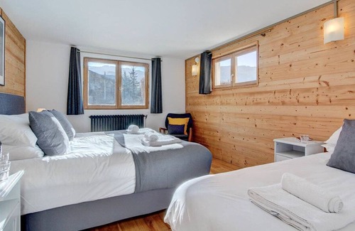 Verchaix Ski Chalet | Cozy chalet with outdoor hot tub. 5 min from the slopes.