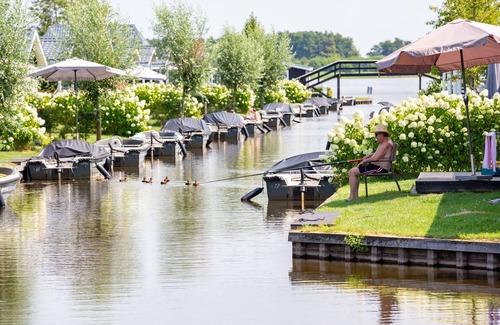 Zuideinde Ski Chalet | Cozy Chalet with Sloop in Giethoorn