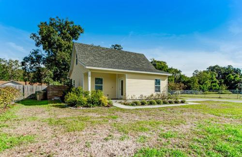 Thunderbolt House | Cozy Charmer in Town