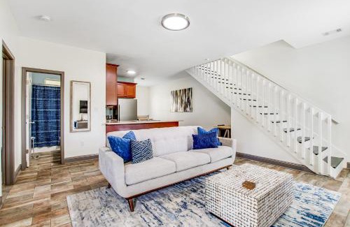 Thunderbolt House | Cozy Charmer in Town