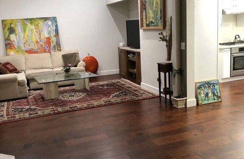 Tarzana House | Cozy charming family home near park and Ventura Blvd!