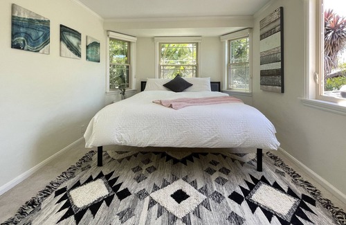 University South House | Cozy Charming Home in Heart of Palo Alto