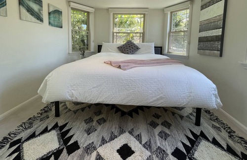 University South House | Cozy Charming Home in Heart of Palo Alto