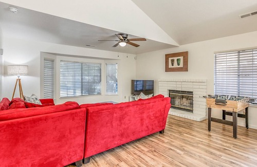 Merced House | Cozy&Cheerful 4BR Home with Pool | Close to Yosemite