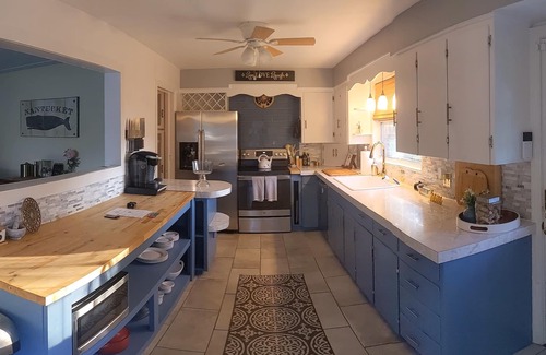 Lorain House | Cozy, Chef-Ready, and Family & Pet Friendly Retreat!