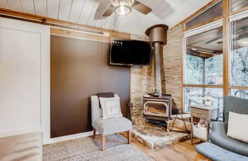 Baring Cabin | Cozy Christmas Cabin, surrounded by beautiful mountains.