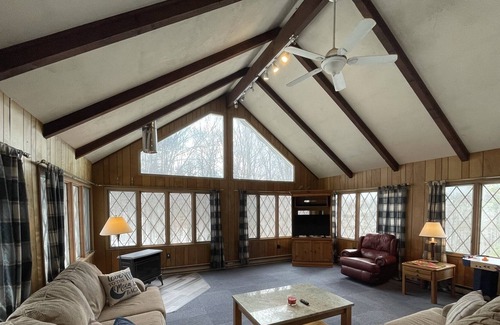Intervale Ski Chalet | Cozy Christmas Chalet - Fire Pit, Grill, Close to North Conway