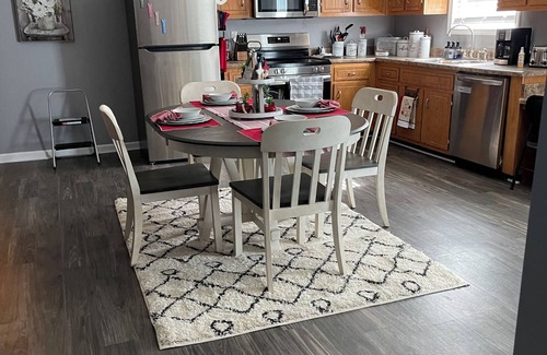 Clarksville House | Cozy Cindy Jo - Minutes to Fort Campbell , Pet Friendly, ADA , Game Room