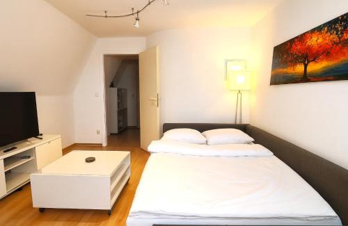 Ratingen Apartment | Cozy City Apartments 2, 2-Room Flat for Vacation & Messe Düsseldorf, Perfect Connectivity