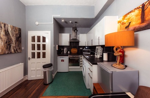 Tollcross Apartment | Cozy City Centre 2 Bedroom Apt by the Meadows! 10