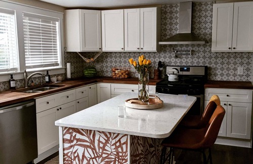 Martindale-Brightwood House | Cozy Clean Boho Bungalow for All-Star Weekend. 15 minutes from downtown.