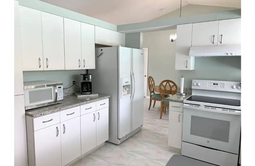 Port Saint Lucie House | Cozy coastal heated pool home, space for all the family. Fantastic St Lucie West