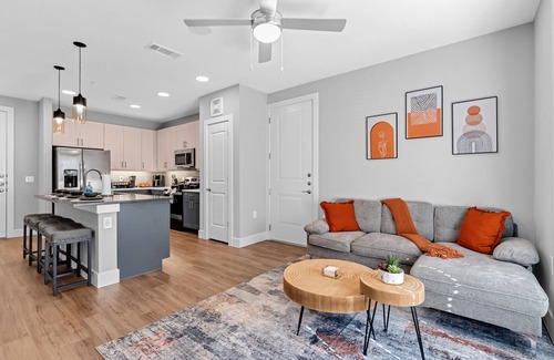 Fort Worth Apartment | Cozy Comfort1bd Attached Garage+Desk+Pool+Gym