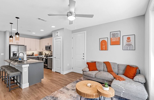 Fort Worth Apartment | Cozy Comfort1bd Attached Garage+Desk+Pool+Gym