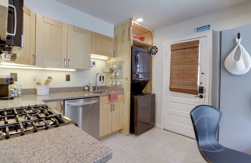 West Riverdale House | Cozy & Comfy Bright 3BR Home in the heart of Riverdale Park