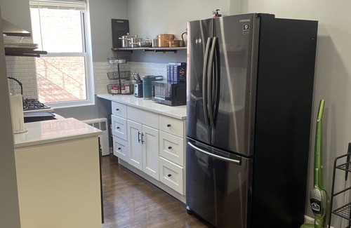 Getty Square Condo | Cozy condo 2 blocks to train that goes Manhattan New York City