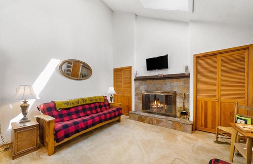 Chestertown Apartment | Cozy Condo by Tripp Lake