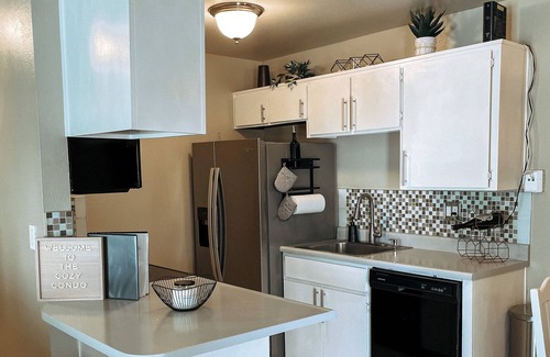 Modesto Condo | Cozy Condo centrally located near hospital & food