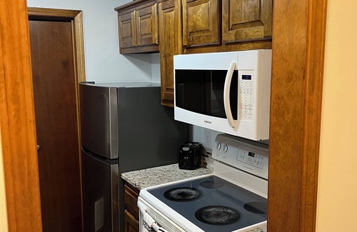 Shawnee Condo | Cozy condo close to everything in Kansas City! You’ll love KC for the holidays!