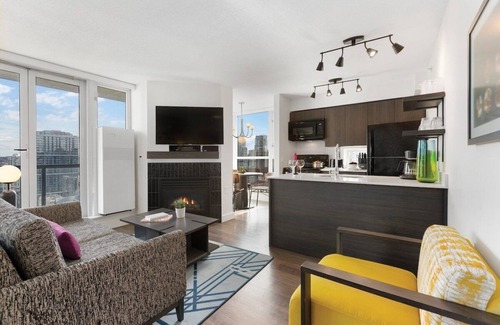 Davie Village Condo | Cozy condo in Downtown Vancouver. All amenities needed to enjoy your vacation.