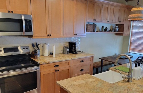 Woodwinds Condo | Cozy Condo in the Woods with Garage Parking