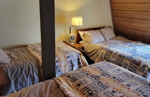 Woodwinds Condo | Cozy Condo in the Woods with Garage Parking