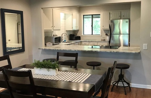 Lake Hamilton Condo | Cozy condo nestled among the trees! Mountain View’s. Pool, hot tub,lake complex