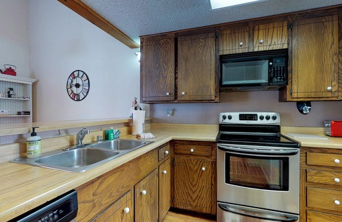 Pagosa Springs Condo | Cozy condo with WiFi, fireplace, & loft - close to golf, ski, & lakes