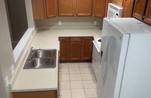 Auburn House | Cozy “Cord” 2-bedroom house with AC and a garage in Auburn