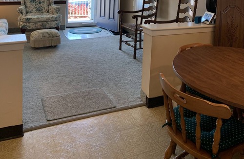 South End Condo | COZY CORNER CONDO, PRIME LOCATION, POOL, RESERVED PARKING,