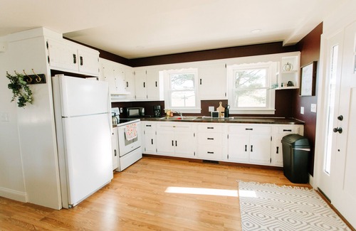 Bernville Cottage | Cozy Cottage- 10 mins to Koziars Christmas Village