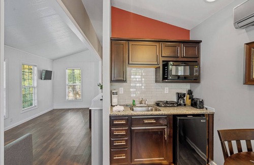 Queensbury Cottage | Cozy Cottage at Lake George Campsites!