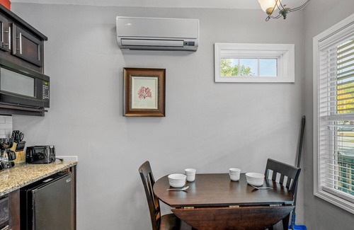 Queensbury Cottage | Cozy Cottage at Lake George Campsites!