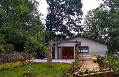 Waynesville Cottage | Cozy Cottage at Red Leaf River Inn