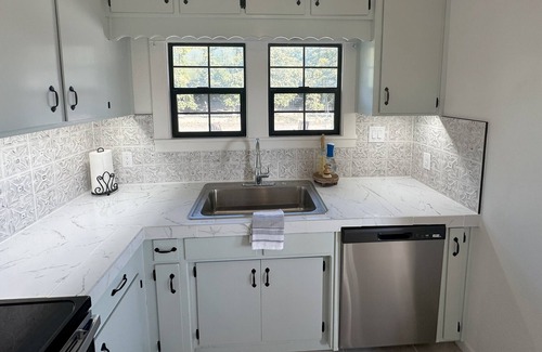 Visalia Cottage | Cozy Cottage at Shakey 4 Ranch