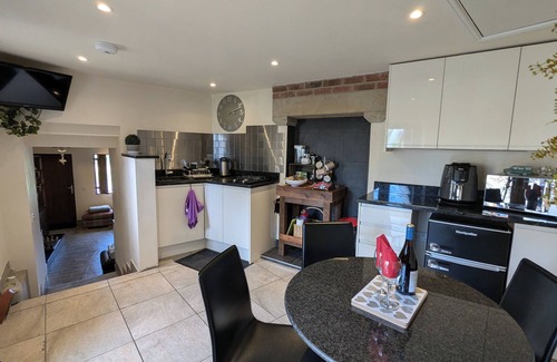 Stanbury Cottage | Cozy Cottage Close to Haworth Sleeps 2 with Garden