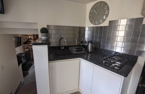 Stanbury Cottage | Cozy Cottage Close to Haworth Sleeps 2 with Garden