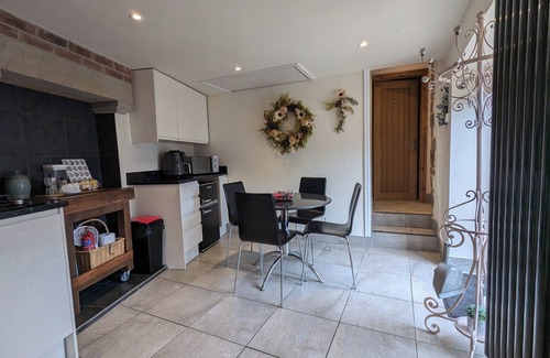 Stanbury Cottage | Cozy Cottage Close to Haworth Sleeps 2 with Garden
